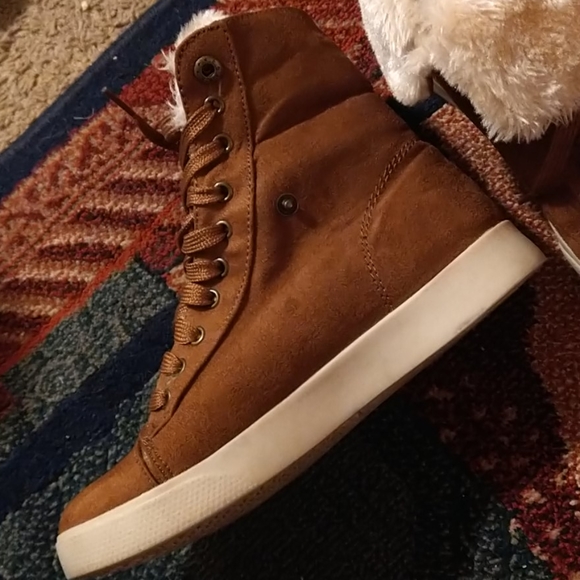 Tan Airwalk Boots - Picture 5 of 6